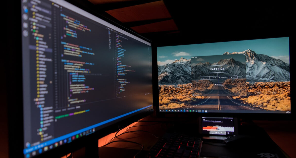 Desarrollo de aplicaciones de escritorio y Web.